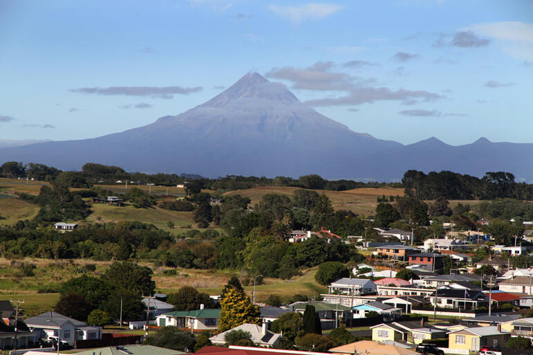 Taranaki maunga watches over the Fono pilgrimage.
