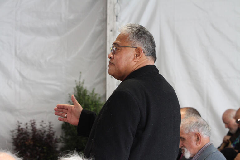 Archbishop Sione Ulu'ilakepa honours the Spirit that has gathered the people together in thanksgiving and empowered Bishop Ngarahu's life in ministry.